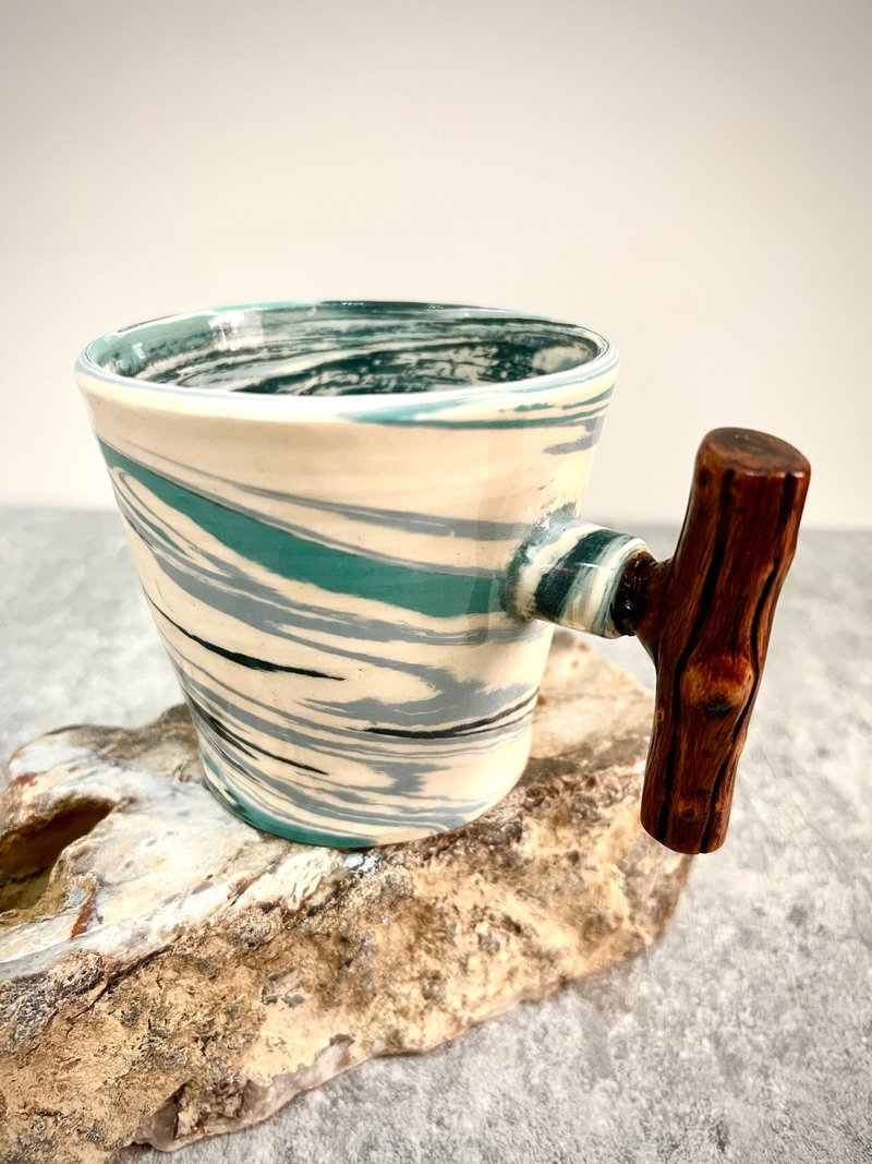 雲彩木柄馬克杯 - 咖啡杯/馬克杯 - 陶 