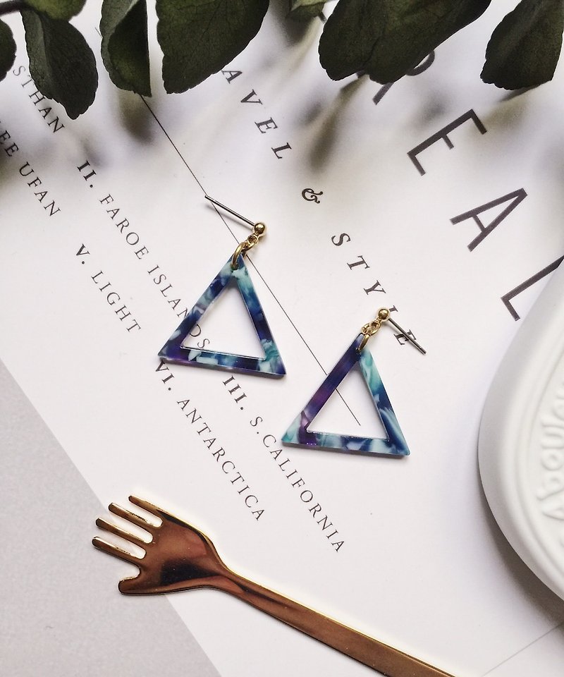 Clear La Don - Stone-cut hollow triangle - Psychedelic blue ear/ear clips optional - ต่างหู - เรซิน สีน้ำเงิน