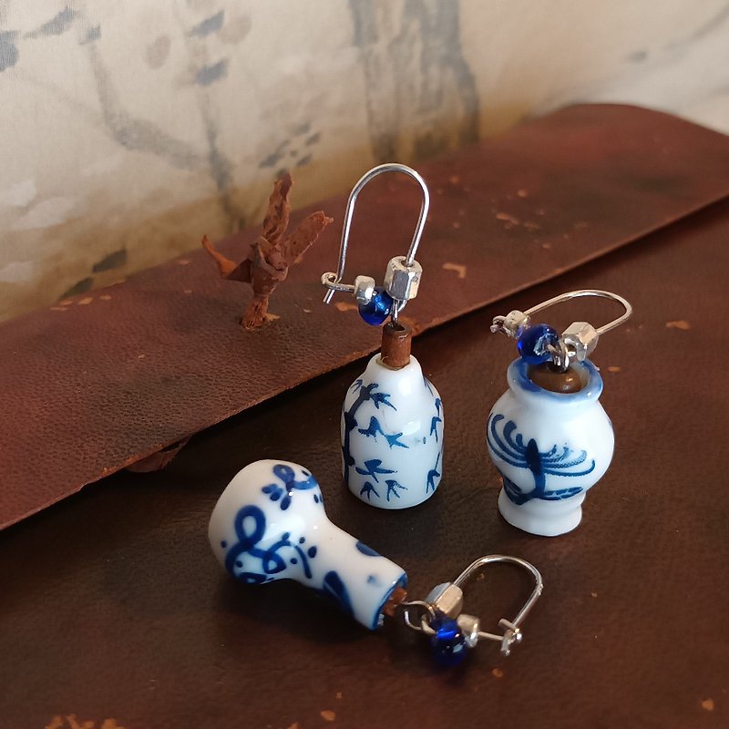 Cutie Blue and white porcelain miniature vase 925silver earrings ear pins - Earrings & Clip-ons - Silver Blue