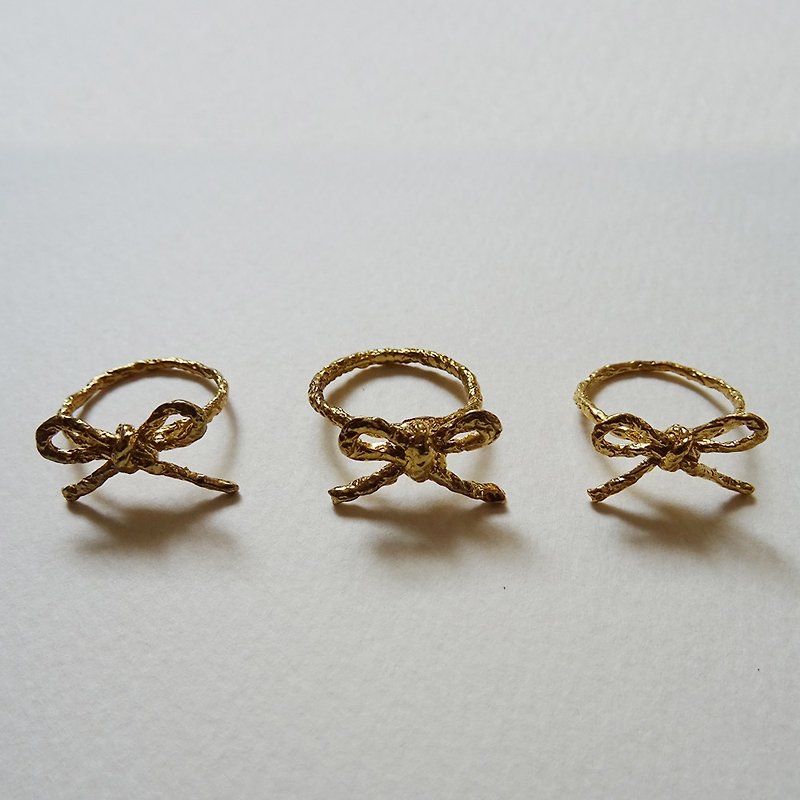 sedm sedm ribbon ring - แหวนทั่วไป - โลหะ สีทอง