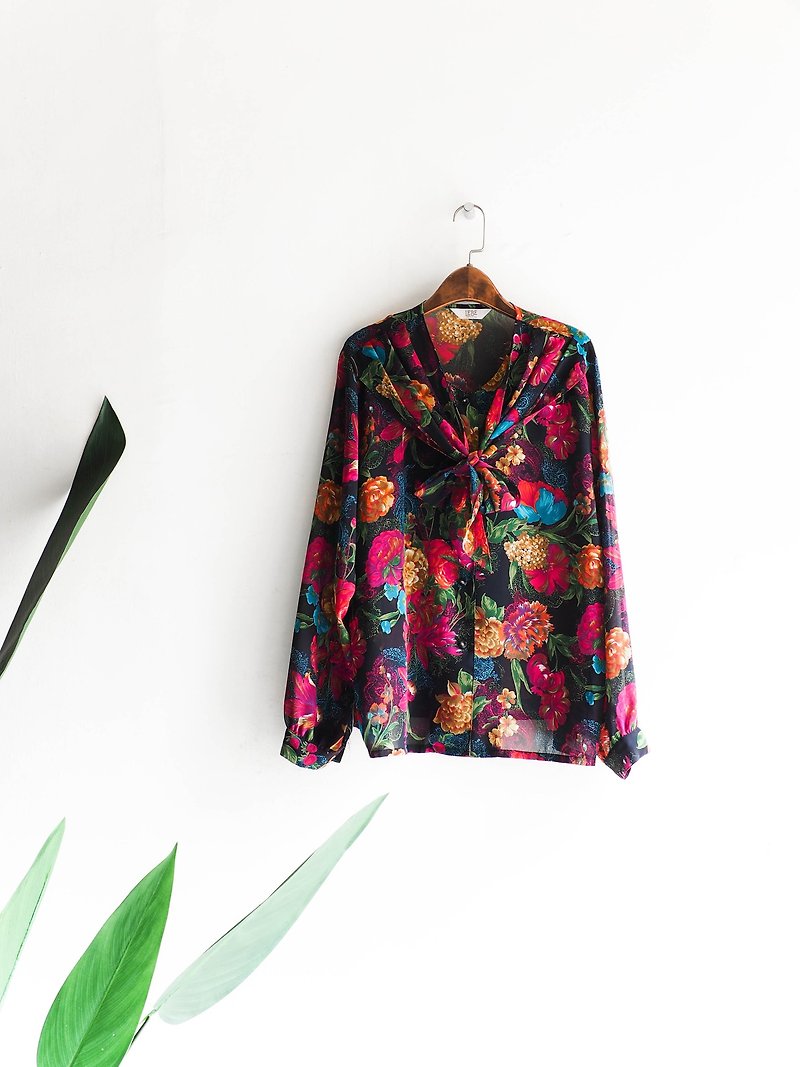 Rivers and mountains - Aichi rainbow flower pisces spring log handwriting antique silk blouse shirt oversize vintage - Women's Shirts - Polyester Multicolor