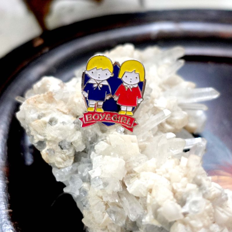 Second-hand golden BOY&GIRL little boys and girls brooch lapel heart pin lapel high-end retro fashion matching - เข็มกลัด - โลหะ หลากหลายสี