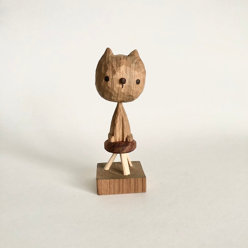 彫刻された茶色の猫 - 置物 - 木製 ブラウン