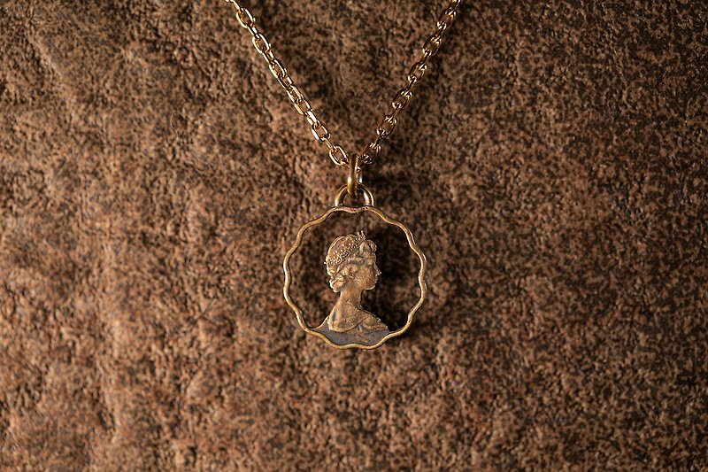 [Hong Kong Coin Jewelry] Necklace - Two cents of the Queen | A closer look at the style of Hong Kong - Necklaces - Copper & Brass 