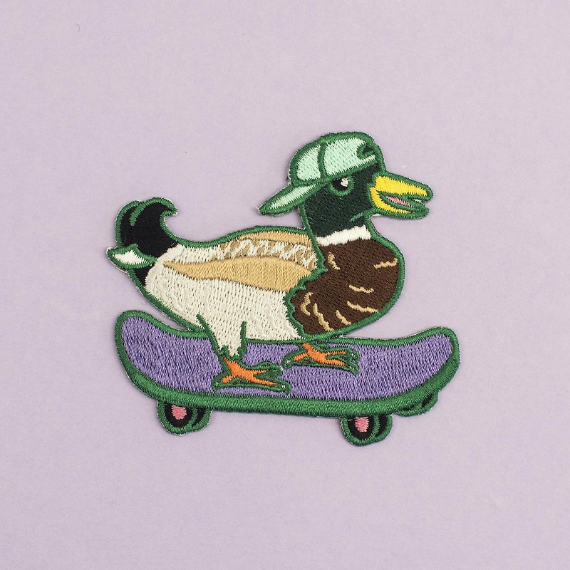 Mallard in a Cap on a Skateboard Patch - เข็มกลัด/พิน - งานปัก 