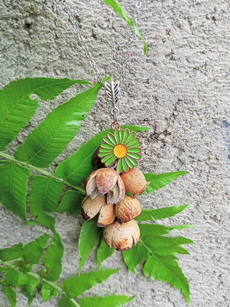 蓮の花のネックレス - ネックレス - 寄せ植え・花 ブラウン