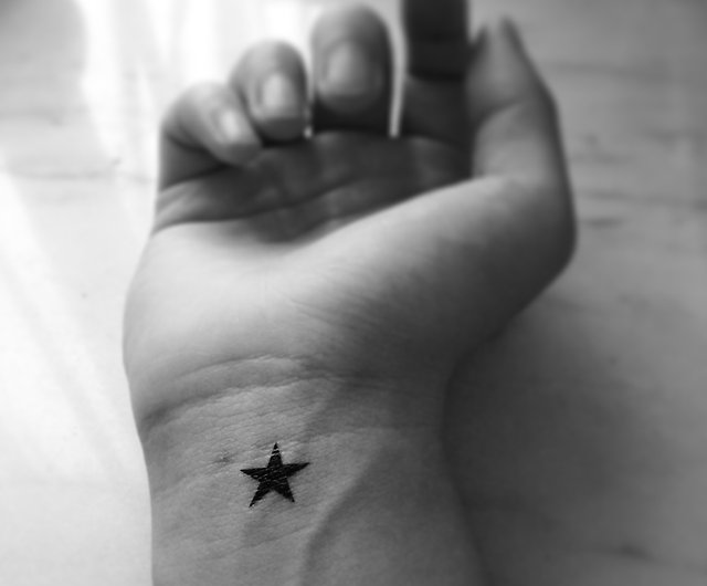 Tood タトゥー ステッカー シンプルな小さな星のタトゥー パターン タトゥー ステッカー 手首の位置 6 枚 ショップ Ohmytat タトゥーシール Pinkoi
