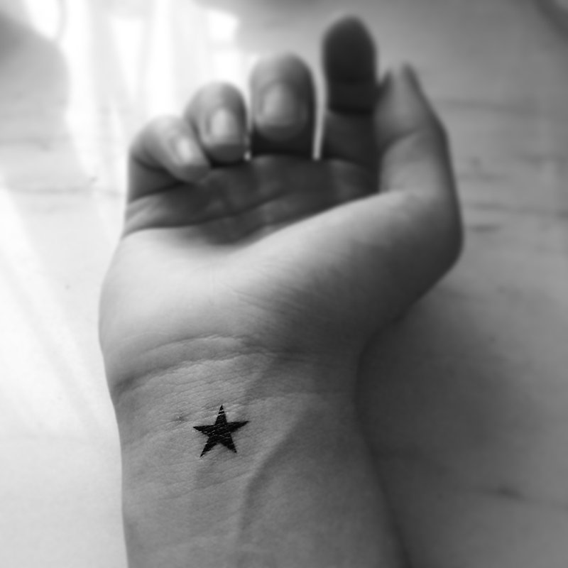 OhMyTat wrist position simple small star tattoo pattern tattoo stickers (6 pieces) - สติ๊กเกอร์แทททู - กระดาษ สีดำ