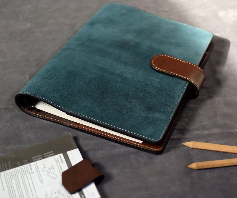 Genuine leather loose-leaf notebook, fine version with magnetic clasp, special edition // handbook 2025 - Pencil Cases - Genuine Leather 