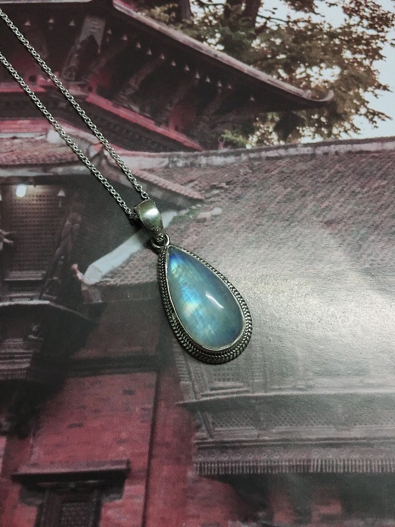 Moonstone Pendant Handmade in Nepal 92.5%Silver - สร้อยคอ - เครื่องประดับพลอย 