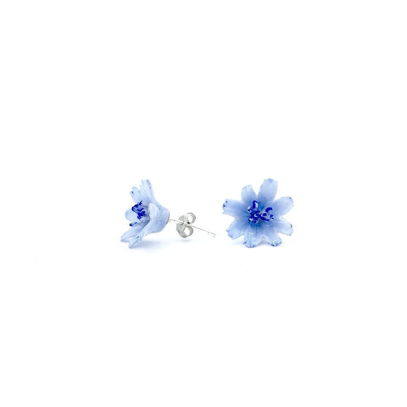 Baby Blue Daisy Resin Clay 925 Silver Earrings - ต่างหู - กระดาษ สีน้ำเงิน