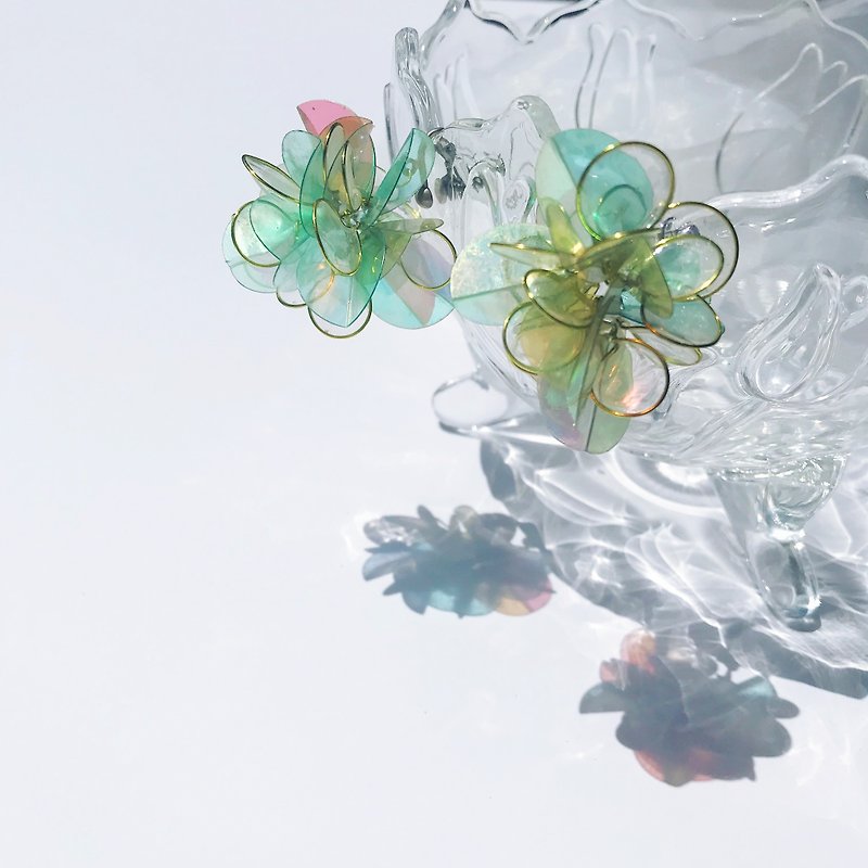 <Hydrangea. Green Style> Hand-designed resin earrings/Dangling style/earring/accessories - Earrings & Clip-ons - Other Materials Green