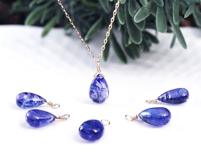 K10 Superlative Large Tanzanite Pair Shape Necklace Annelies