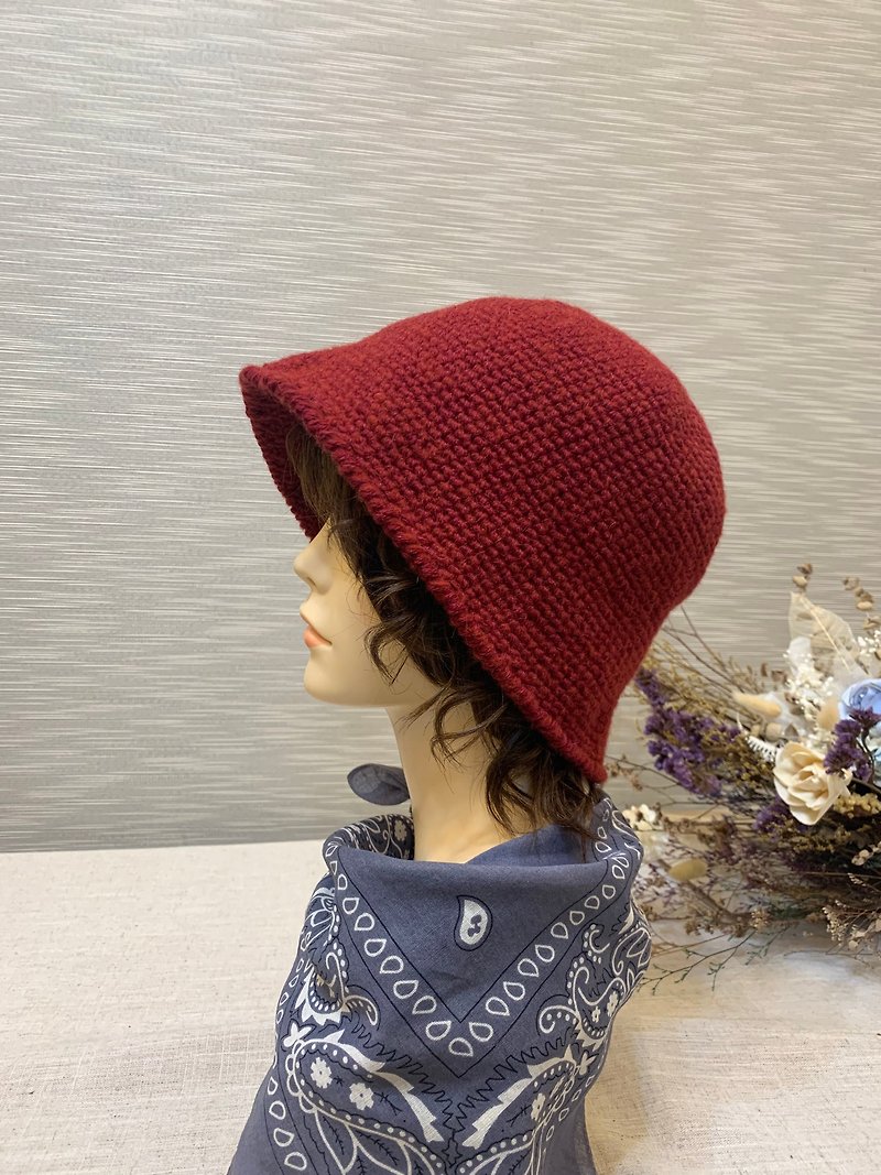 Hand knitted bucket hat. . Thick version. A fisherman's woolen hat can be worn if the head is large. wine red - หมวก - ขนแกะ 