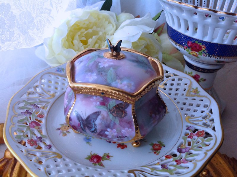 British-made 2001 Painter Hand-painted Limited Edition Lena Lu Hand-painted Hexagonal Music Box Jewelry Box - Storage - Porcelain Multicolor
