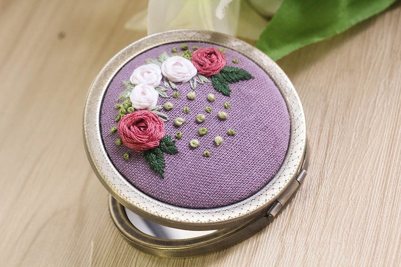 [Veronica Embroidery Workshop] Embroidery Portable Mirror-Purple Night Rose - Other - Other Metals Purple