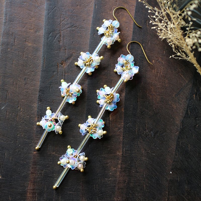 White sequined flower glass tube bead long dangling long earrings ear pin Clip-On - ต่างหู - ทองแดงทองเหลือง ขาว