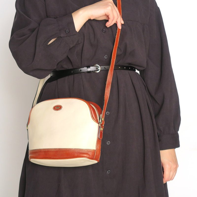 Bally Lightweight Oval Antique Crossbody Bag - กระเป๋าแมสเซนเจอร์ - หนังแท้ ขาว