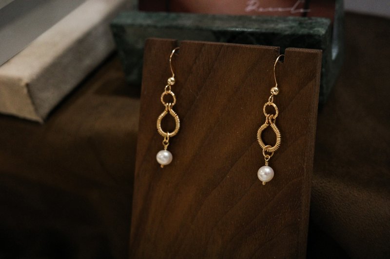 幾何搖擺 珍珠耳環 耳夾14Kgf - 耳環/耳夾/耳骨夾 - 珍珠 白色