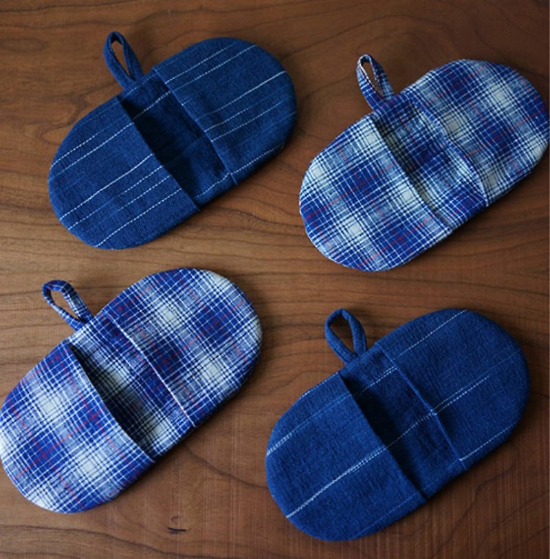 藍色格紋閃電手織布 隔熱手套 藍染棉麻手作縫製廚房用隔熱墊 - 廚具 - 棉．麻 藍色