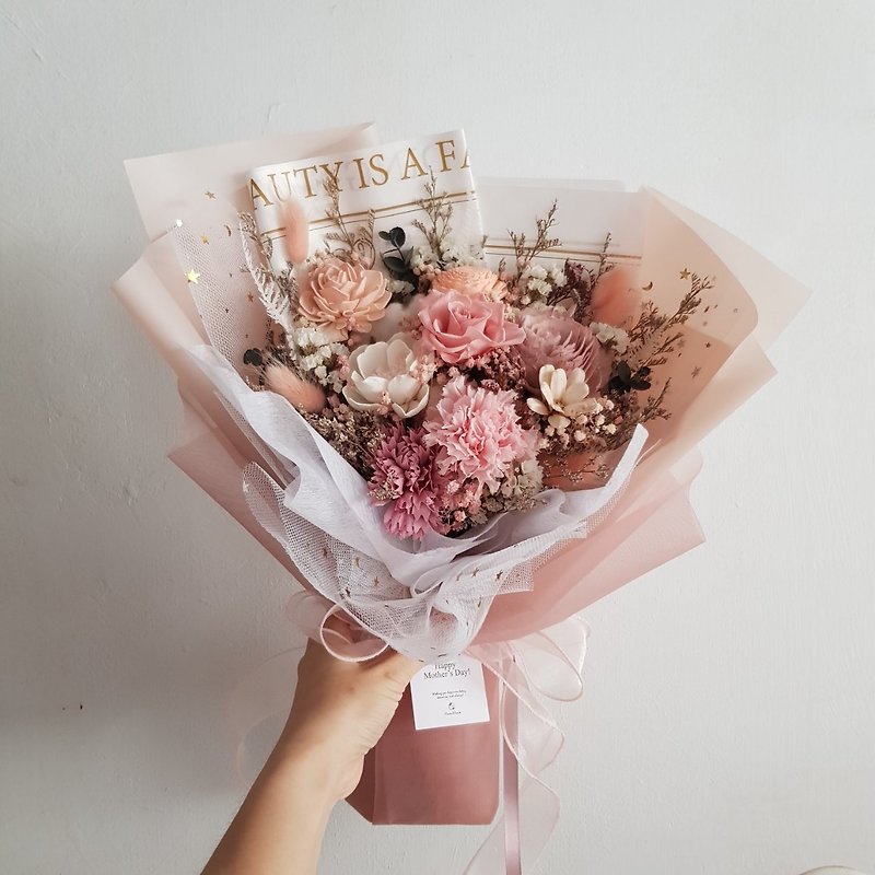 Sweet gauze-textured bouquet | Preserved flowers + dried flowers | Berry pink | Preserved roses - ช่อดอกไม้แห้ง - พืช/ดอกไม้ สึชมพู