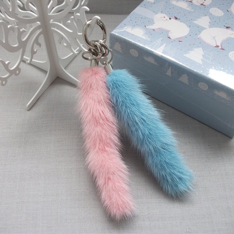 Keychain of 2 mink tails - ที่ห้อยกุญแจ - หนังแท้ สึชมพู