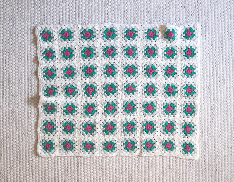 芬蘭奶奶的格子手工厚羊毛鉤針桃紅綠花小織布 - 其他 - 棉．麻 多色