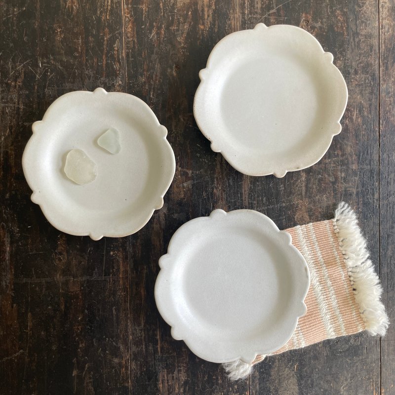 Lace plate_M - Plates & Trays - Pottery White