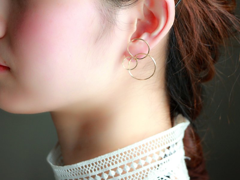 14 kgf - trinity circle pierced earrings - ต่างหู - เครื่องเพชรพลอย สีทอง