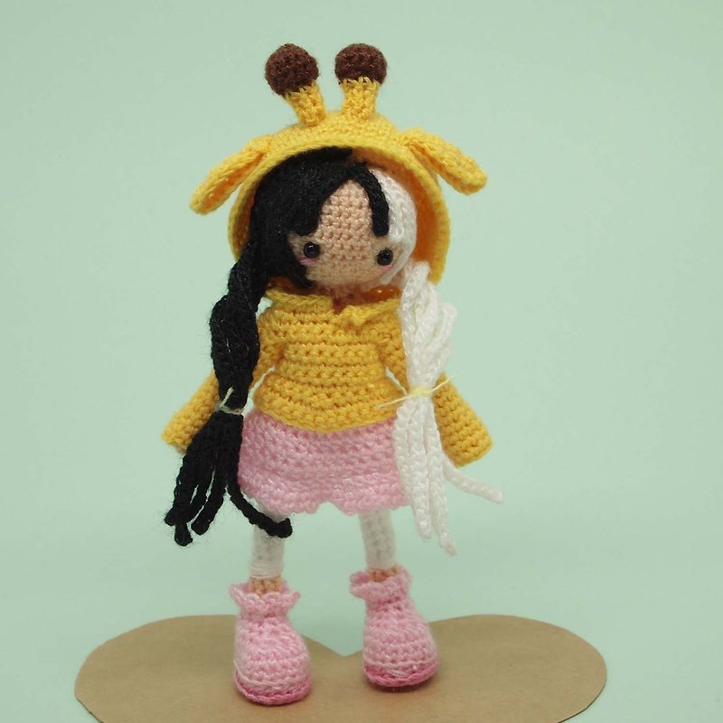 crochet doll/amigurumi/key chain/ giraffe hoodie - ที่ห้อยกุญแจ - เส้นใยสังเคราะห์ สีเหลือง