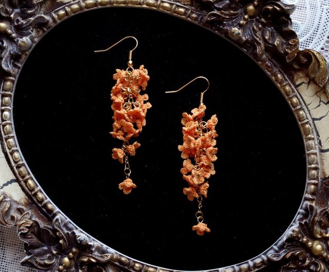 かぎ針編みの金木犀の枝垂れピアス - ショップ アトリエ梔子荘 ピアス