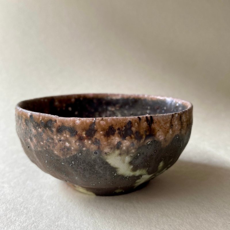 Pottery/firewood/twisted tire/small bowl - จานและถาด - ดินเผา สึชมพู