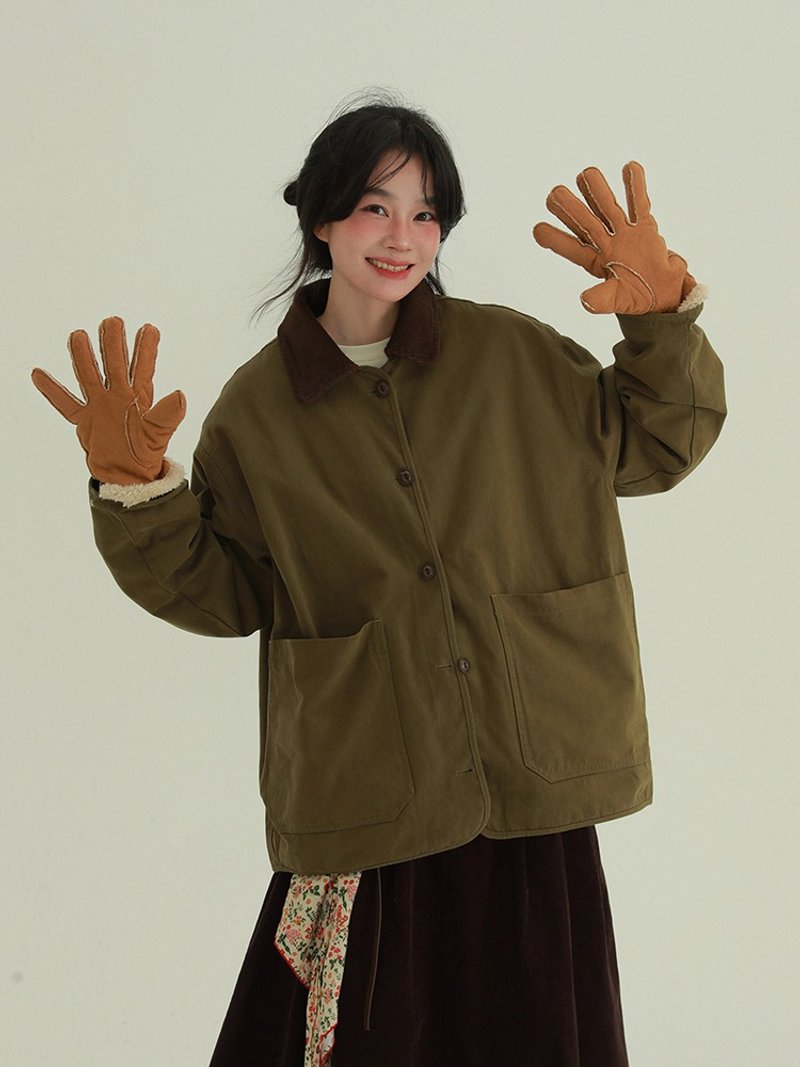 軍綠色 日系口袋燈芯絨領子外套 休閒寬鬆中性工裝夾克 - 女大衣/外套 - 棉．麻 綠色