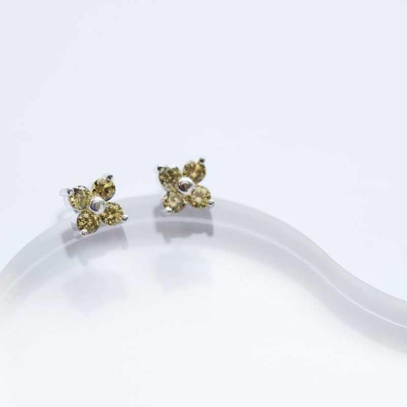 ペリドット フラワー ピアス シルバー925 - 耳環/耳夾/耳骨夾 - 其他金屬 黃色