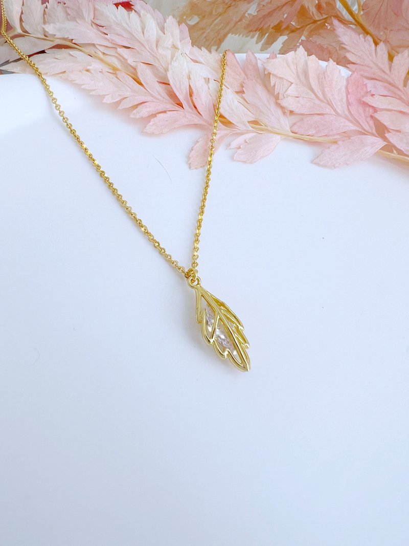 【Delicate Gift Box】Leaf Frame Zirconia Necklace 18KGF-Leaf Gap #Light Jewelry - Necklaces - Other Metals Gold