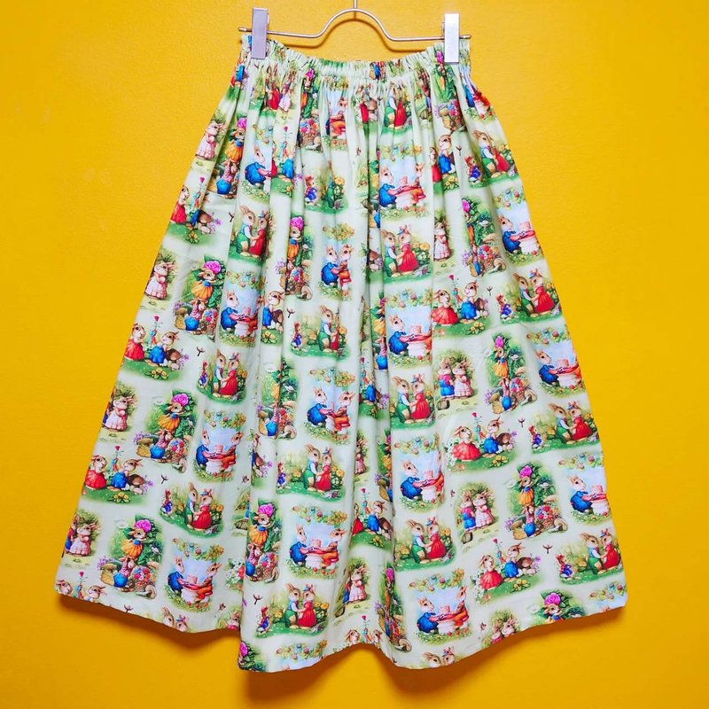 【Made to order】Cute bunny and flowers skirt / made in JAPAN / USA fabric - กระโปรง - ผ้าฝ้าย/ผ้าลินิน สีเขียว