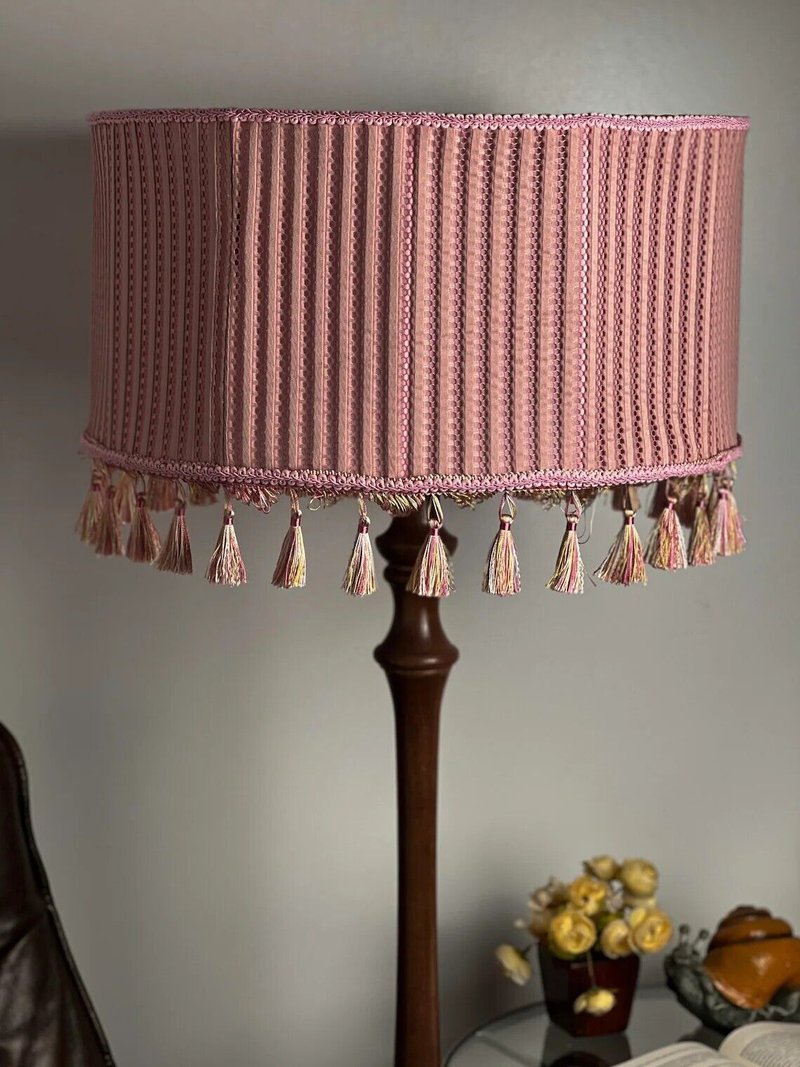 Victorian lampshade pink fabric with fringe of tassels - โคมไฟ - วัสดุอื่นๆ สึชมพู