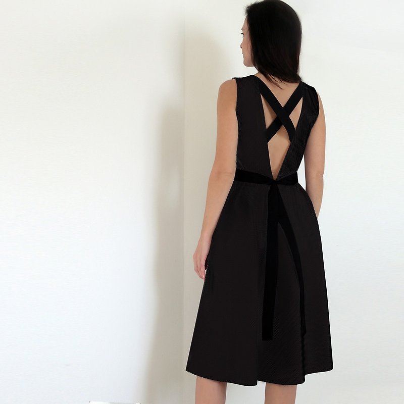 Open back cocktail sun dress without sleeves midi length from cotton fabric - 洋裝/連身裙 - 棉．麻 黑色