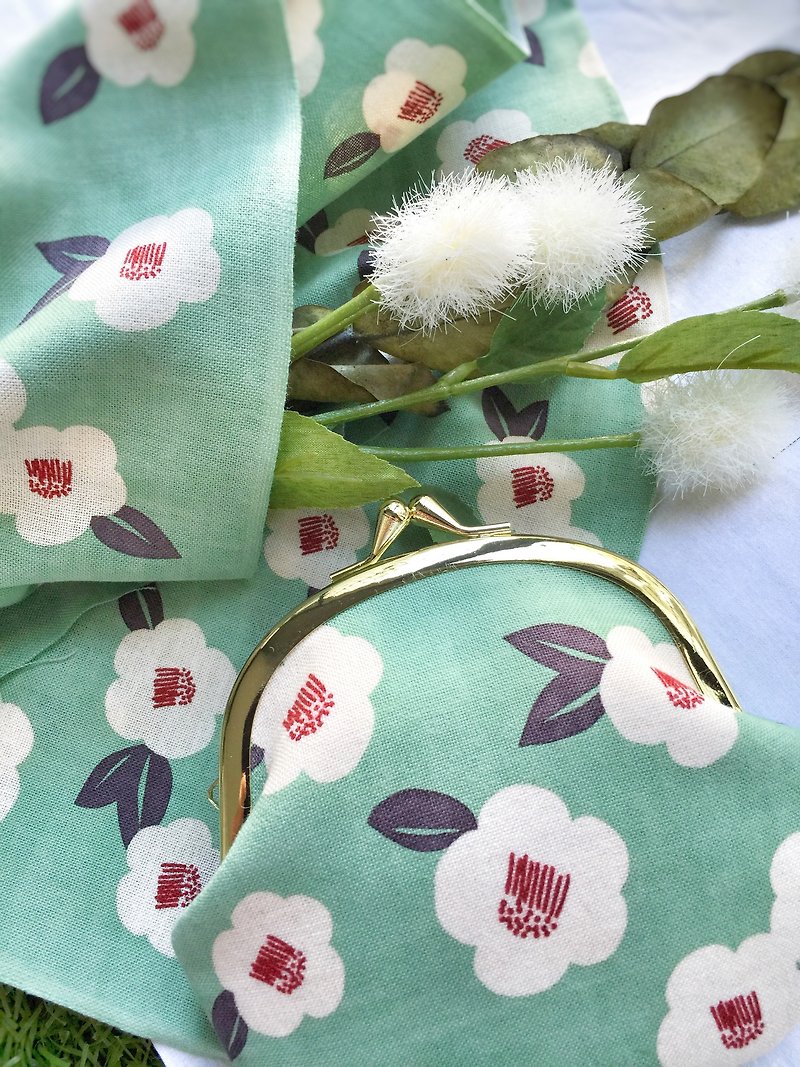 Japanese style camellia mouth gold bag - กระเป๋าสตางค์ - ผ้าฝ้าย/ผ้าลินิน 