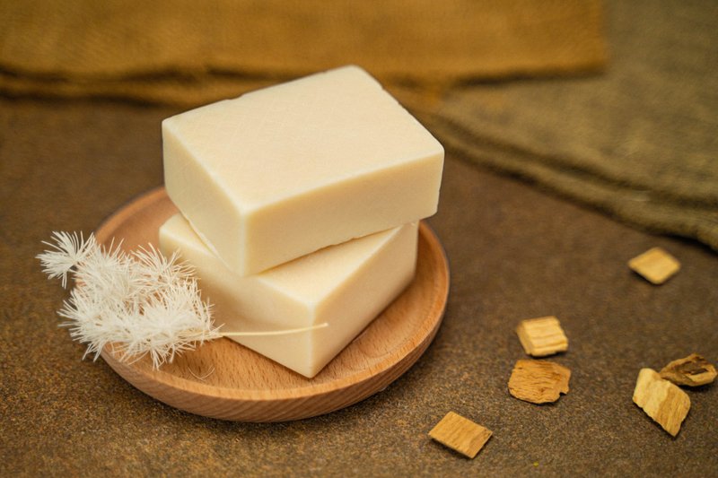 Concerto|Shea Walnut Nourishing Handmade Soap - สบู่ - น้ำมันหอม สีกากี