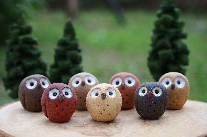 [Owls Village Owls Village] pottery hand-made egg owl / seven colors (including gift box) - ของวางตกแต่ง - ดินเผา 