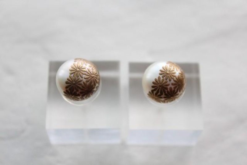 MAKIE Pearl Earrings pair <Japanese Pattern; chrysanthemum> - Earrings & Clip-ons - Other Metals 