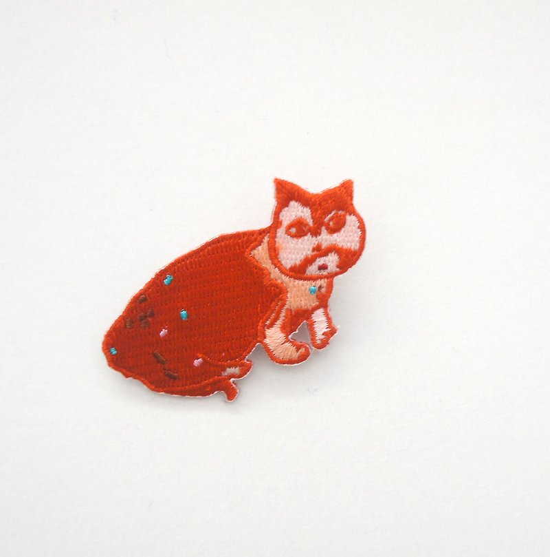 咖啡鬍子米克斯貓刺繡別針  貼布 - 胸針 - 繡線 紅色