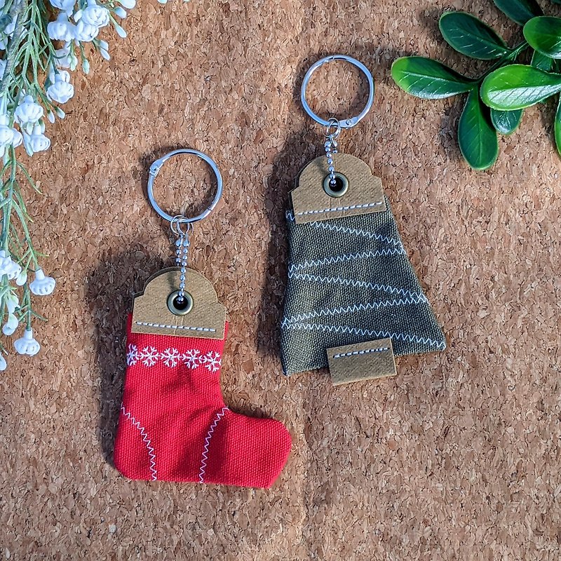 Key ring/Christmas gift box/Christmas ornaments/hanging ornaments/original design - Keychains - Cotton & Hemp Multicolor