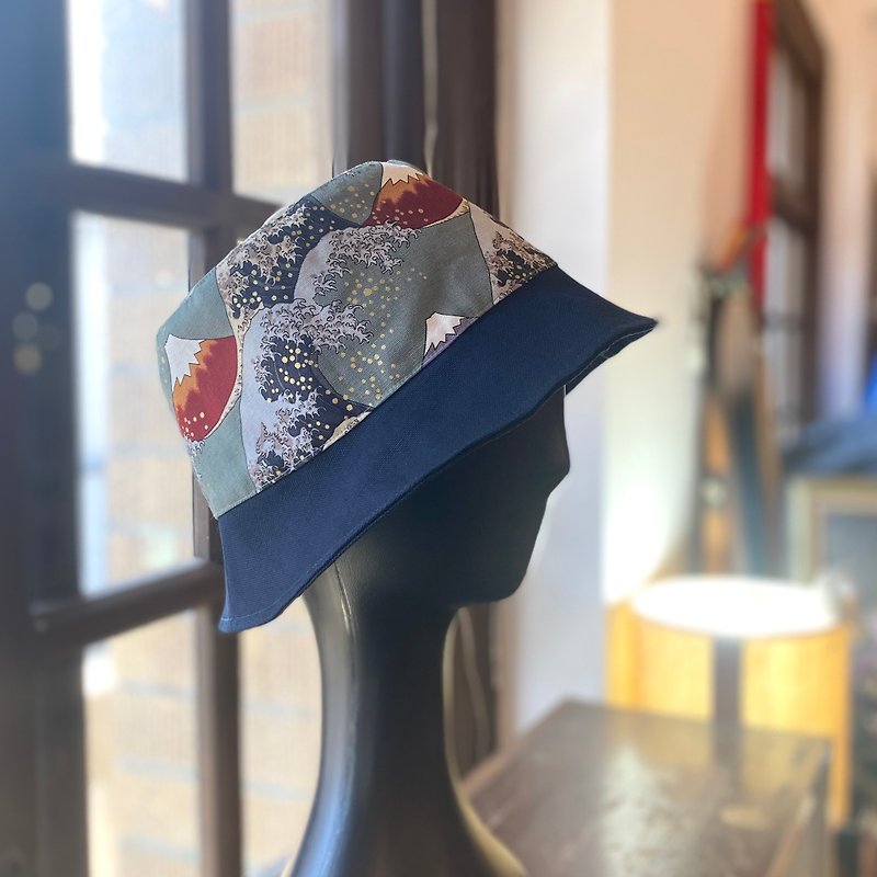 手工製作 神奈川沖浪裏 雙面配戴 漁夫帽 - 帽子 - 棉．麻 藍色