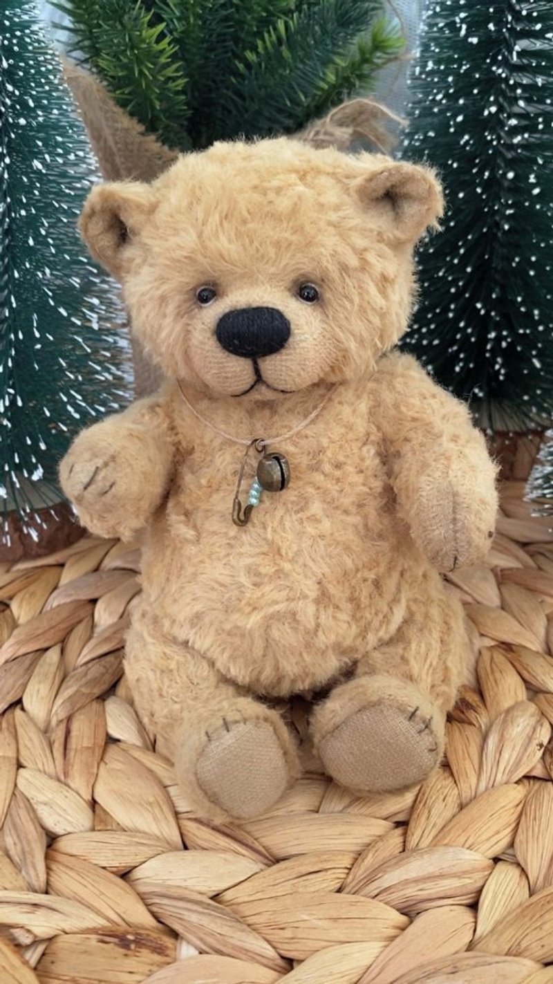 Beige teddy bear, cute bear, teddy bear artist - 公仔/玩偶 - 其他金屬 卡其色
