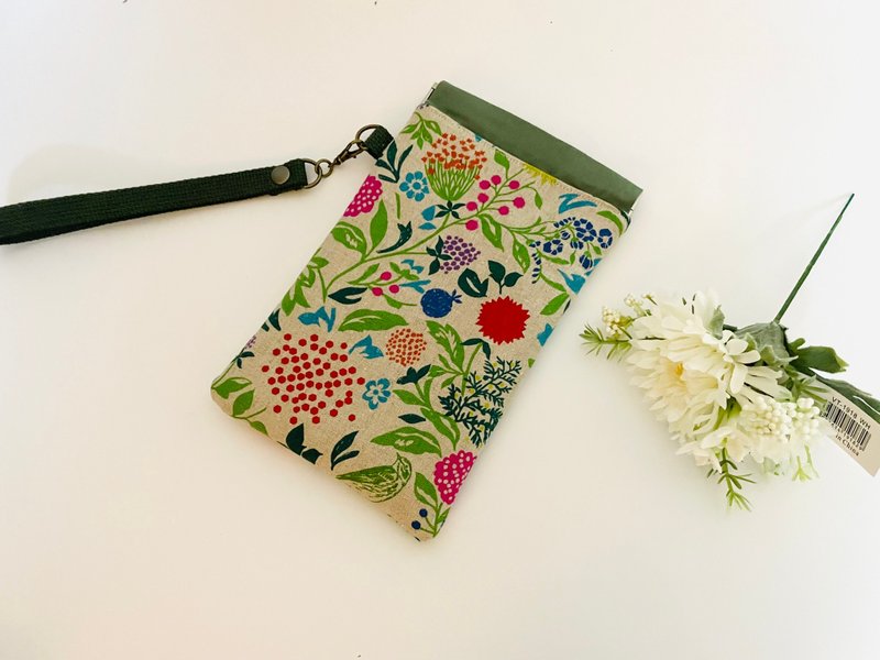 Furuya Clasp Pouch. Japanese Designer Fabric. - อื่นๆ - ผ้าฝ้าย/ผ้าลินิน หลากหลายสี