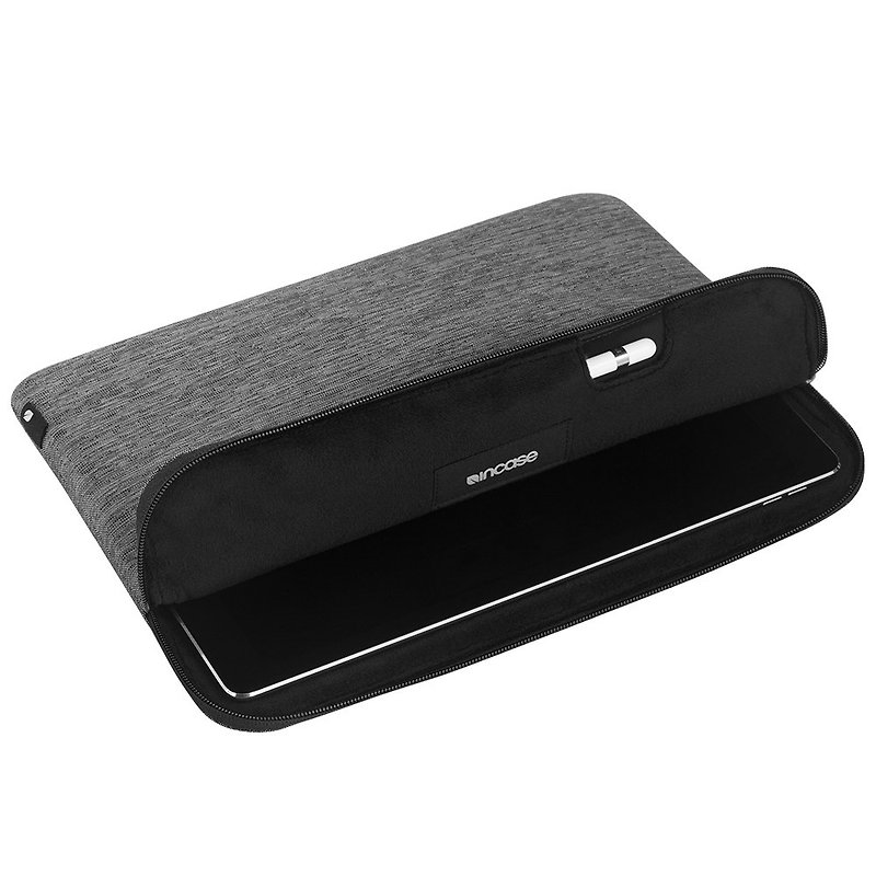 [INCASE] Slim Sleeve iPad Pro 10.5 吋 shockproof package with pen slot (hemp black) - Tablet & Laptop Cases - Other Materials Black