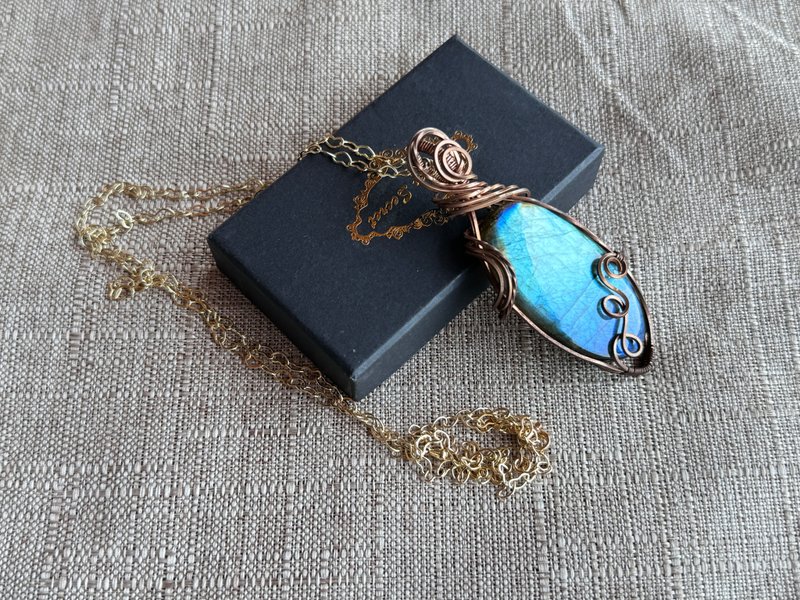 230654 wire wrapping labradorite copper Bronze wrapping pendant - สร้อยคอ - ทองแดงทองเหลือง สีน้ำเงิน