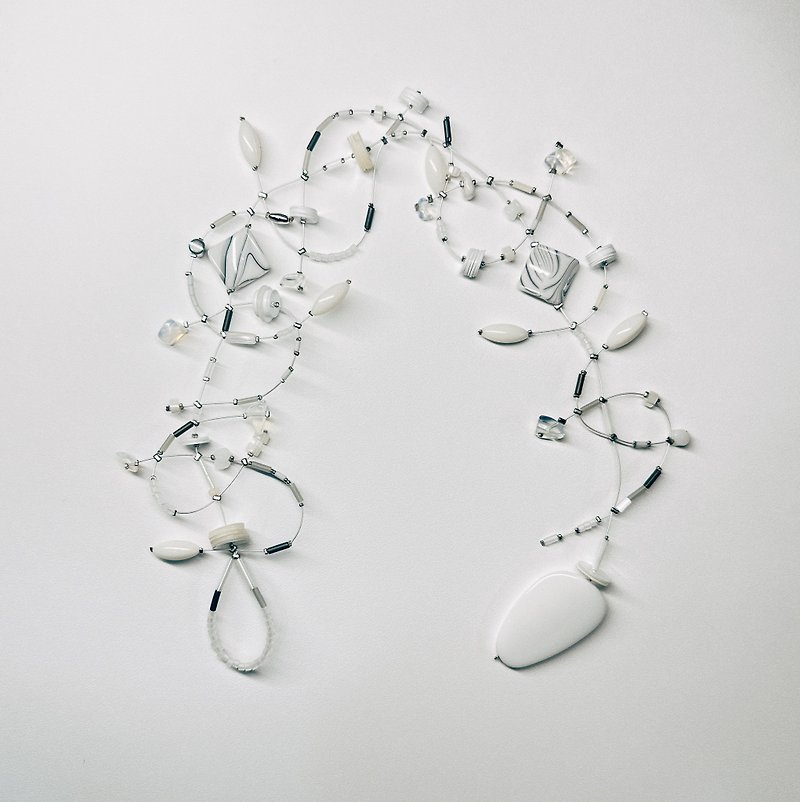 Silk Lace Necklace White Sketch - สร้อยคอ - เครื่องประดับพลอย ขาว